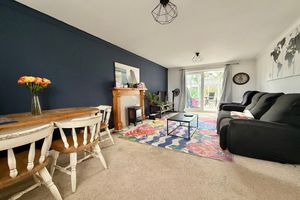 19' Lounge- click for photo gallery